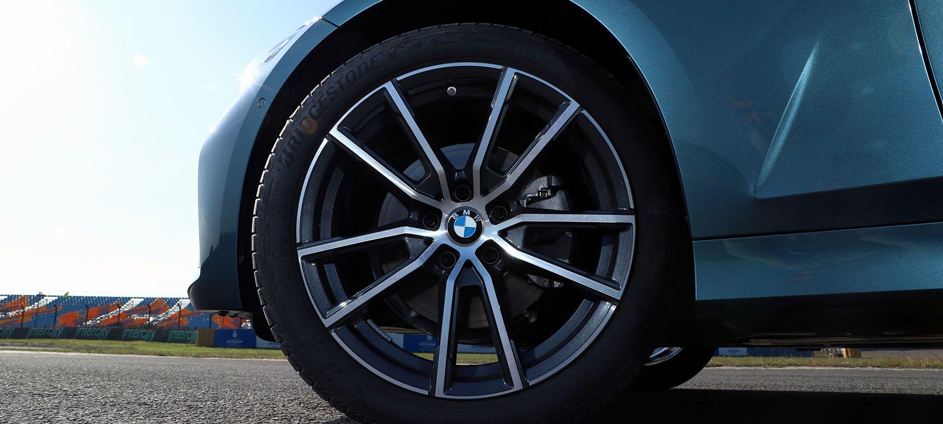 From Stock to Style: Upgrading Your Car’s Rims and Wheels for Performance and Aesthetics